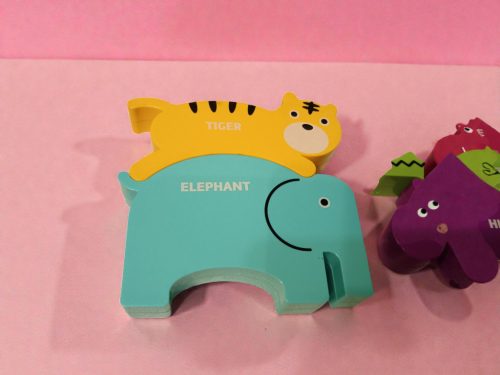 Állatos fa fejlesztő játékcsomag – kirakó és toronyépítő – használt, jó állapotban (B2)