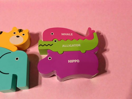 Állatos fa fejlesztő játékcsomag – kirakó és toronyépítő – használt, jó állapotban (B2)