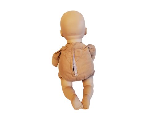 Babahordozós játékbaba szett – használt jó állapotú (baba 35 cm, hordozó 40 cm) (D3)