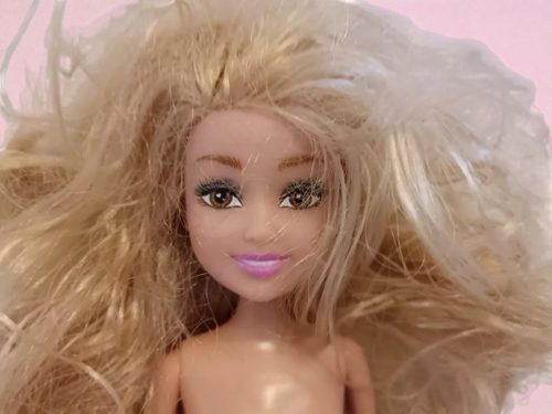 Szőke divatbaba – használt jó állapotú, ruha nélkül (29 cm) (A2)
