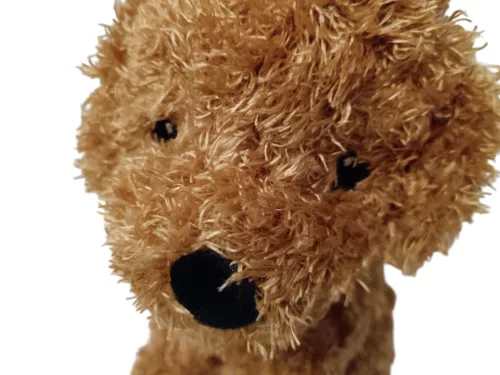 Barna bozontos kutya plüssfigura 20 cm – használt, jó állapotú (E5)