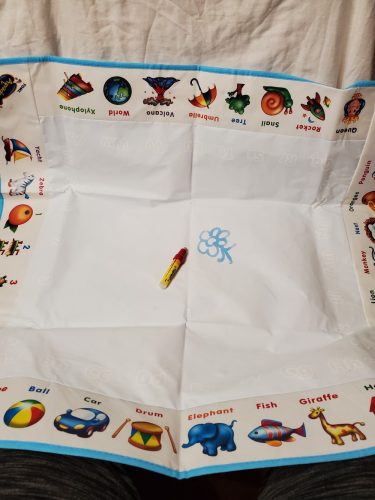 Tomy Aquadoodle vízzel rajzolható szőnyeg – használt jó állapotú, dobozsérült (75×75 cm) (b5)