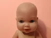 Pisilős játékbaba, 37 cm – használt, jó állapotban (C5)