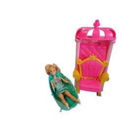   Barbie trónszékből átalakítható ágy és fürdőkád babával – használt, jó állapotú (30 cm baba) (D3)