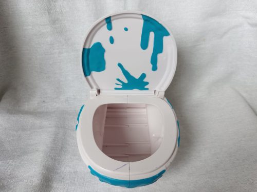 Hangot adó WC formajáték – használt jó állapotú, elemes, 16 cm (G1)