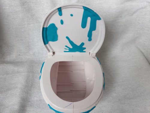 Hangot adó WC formajáték – használt jó állapotú, elemes, 16 cm (G1)