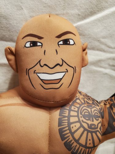 WWE The Rock pankrátor plüssfigura – használt, bolyhos, foltos állapotban (A4)