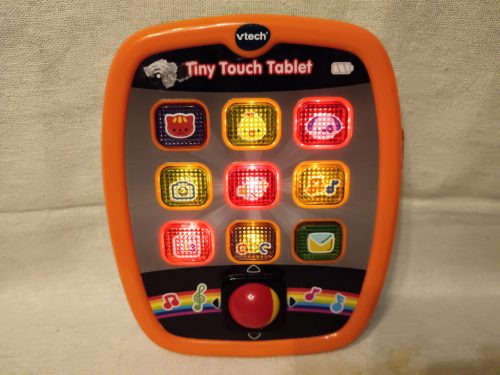 VTech Tiny Touch angol nyelvű tablet – használt, jó állapotban, 17×14 cm (G3)