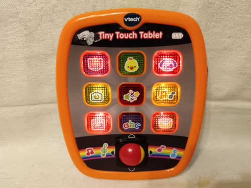VTech Tiny Touch angol nyelvű tablet – használt, jó állapotban, 17×14 cm (G3)